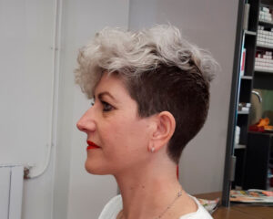 Pelo corto rapado en lados